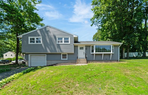 Connecticut home sold by Monica Palmerie